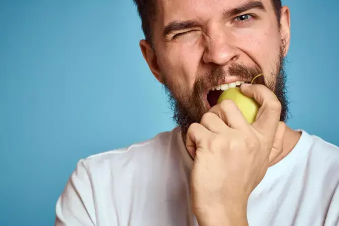 Свежие фрукты и овощи полезны для зубов. Shutterstock. 