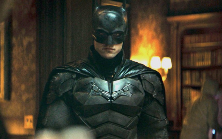 Роберт Паттинсон в роли Бэтмена |&#8239;кадр из фильма. 