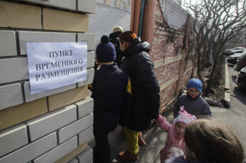 На территорию России въехало уже более 80-ти тысяч беженцев из ЛНР и ДНР. Фото Getty