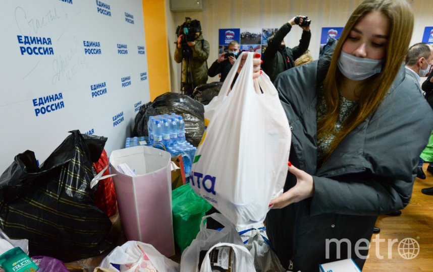 Елена Данилова помогает воспитанникам детских домов, а теперь принесла посылку для беженцев. Фото Святослав Акимов, "Metro"