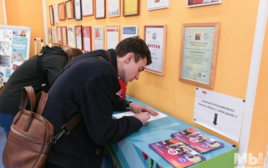 В Петербурге объявлен предварительный набор волонтеров для работы с беженцами с Донбасса. Фото фото: Дмитрий Антонов