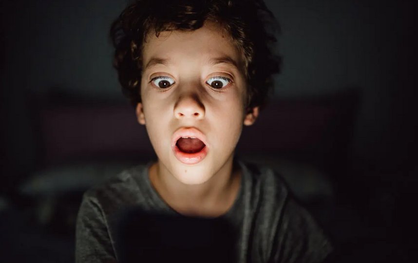 Детям страшно оттого, что привычный образ жизни рушится. Copyright (c) 2020 giuseppelombardo/Shutterstock. 