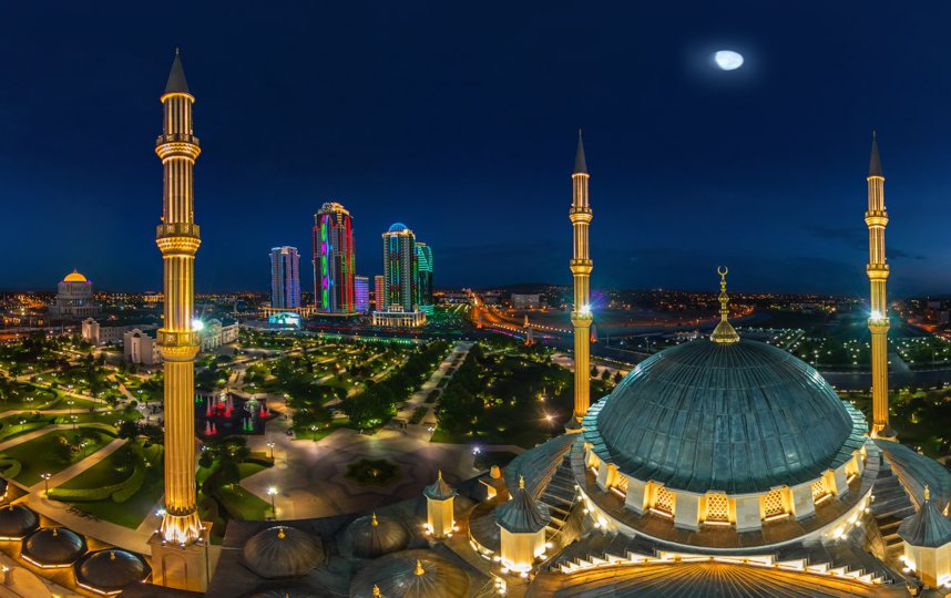 Мечеть «Сердце Чечни» и бизнес-центр «Грозный City» | visitchechnya.ru. 