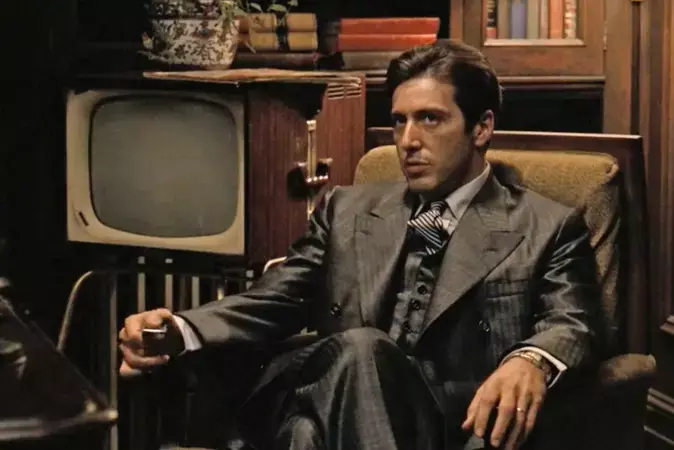 Майкл Корлеоне в кабинете отца. Кадр из фильма "Централ Партнершип". 
