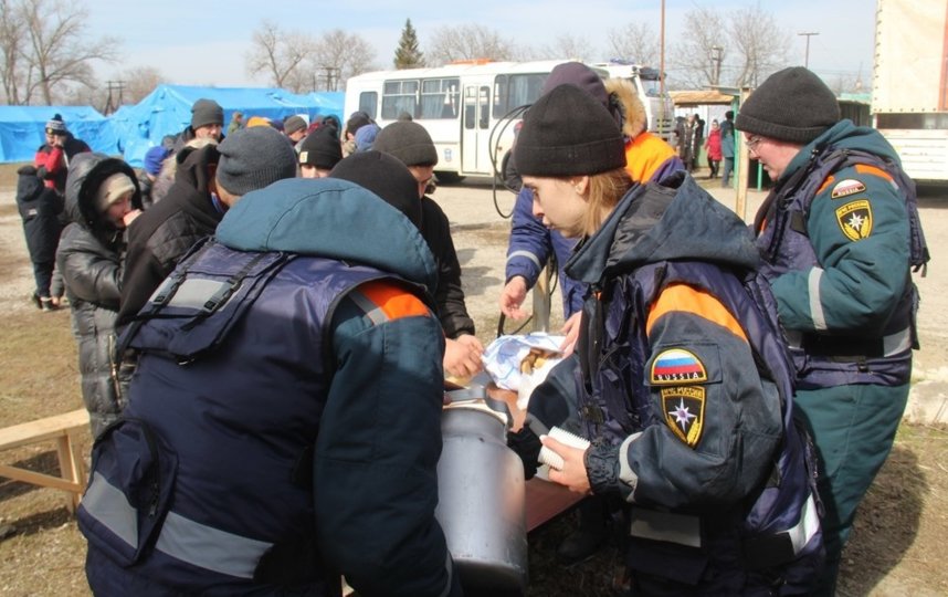 МЧС РФ регулярно отправляет гуманитарную помощь на Украину. Фото Пресс-служба МЧС.