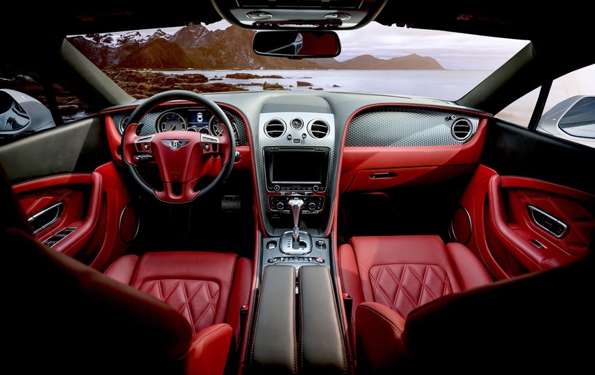 Самыми продаваемыми люксовыми автомобилями стали Bentley и Rolls-Royce. Фото https://pixabay.com