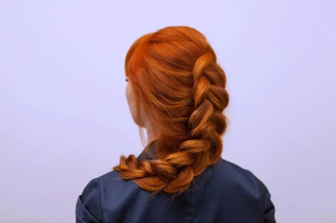 О густых блестящих волосах мечтает каждая девушка. Shutterstock. 
