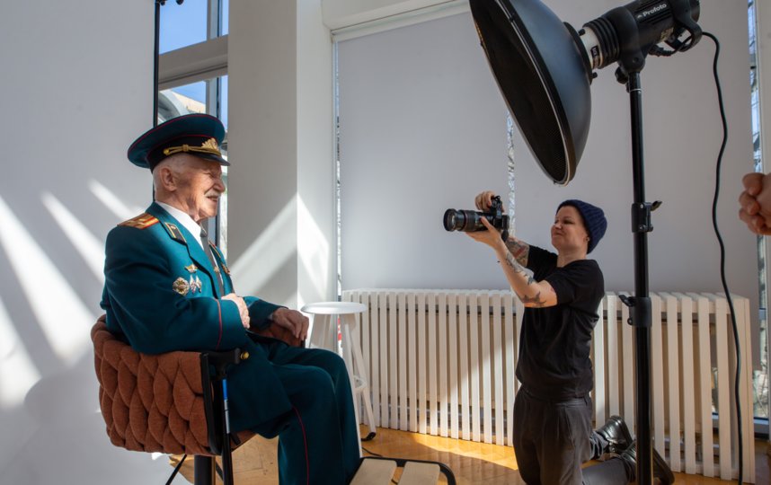 Ветеран Константин Стрижов впервые участвовал в профессиональной фотосессии. Фото Василий Кузьмичёнок
