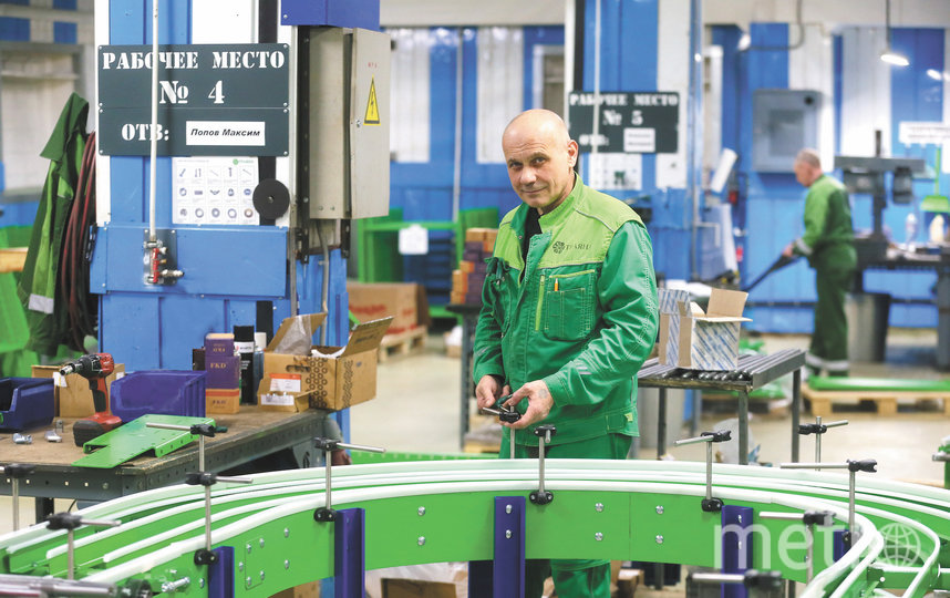 Фирменный цвет "Траяны" – зелёный, но по заказу компания выпускает самые разные конвейеры. Фото Василий Кузьмичёнок, "Metro"