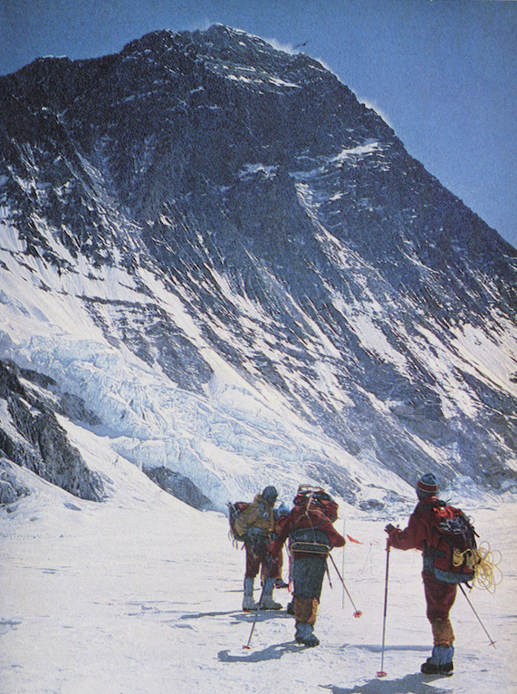 Отсюда Эверест кажется не таким уж огромным. Но до вершины было ещё 3 километра по высоте | «Эверест-82». 