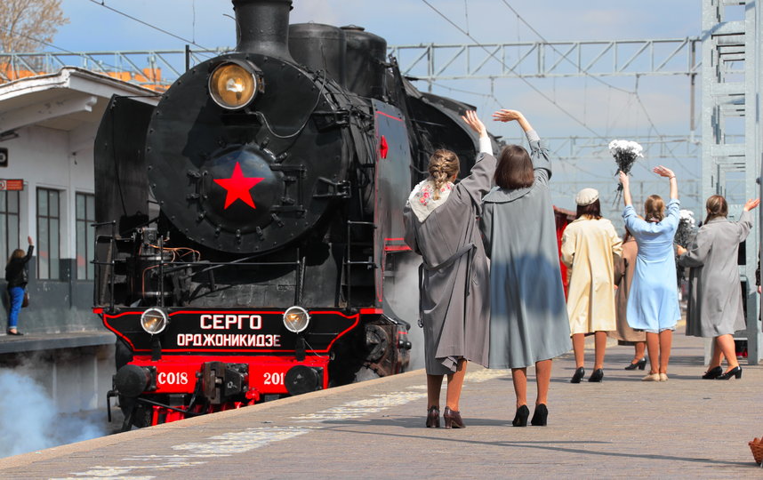 Кульминацией праздника стала отправка ретропоезда на станцию "Ладожское озеро". Фото gov.spb.ru