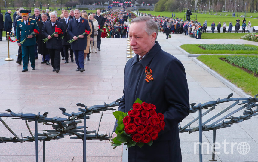 Александр Беглов возложил цветы к монументу 