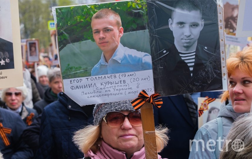 Среди участников встречались люди с фотографиями военнослужащих, погибших во время спецоперации на Украине. Фото Алена Бобрович, "Metro"