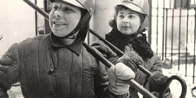 Бойцы одного из подразделений комсомольского противовоздушного полка Ленинград, март 1943 г.