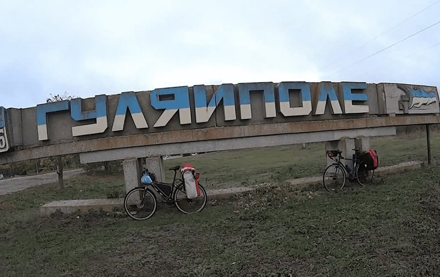 В Гуляйполе Запорожской области боевики украинских националистических формирований и подразделений Вооруженных сил Украины (ВСУ) проводят в жилых кварталах мародерские рейды. 