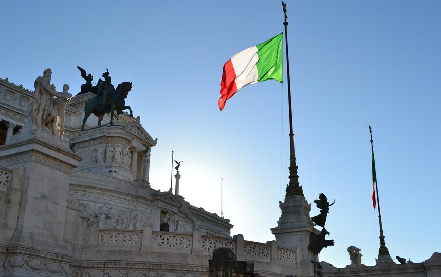 Берлускони отметил, что поставки оружия Киеву Римом, делают Италию соучастником конфликта. Фото https://pixabay.com/