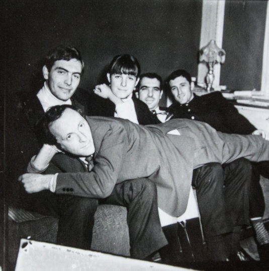 1960-е годы. Иосиф Бродский с друзьями. Фото предоставлено Яковом Гординым. 