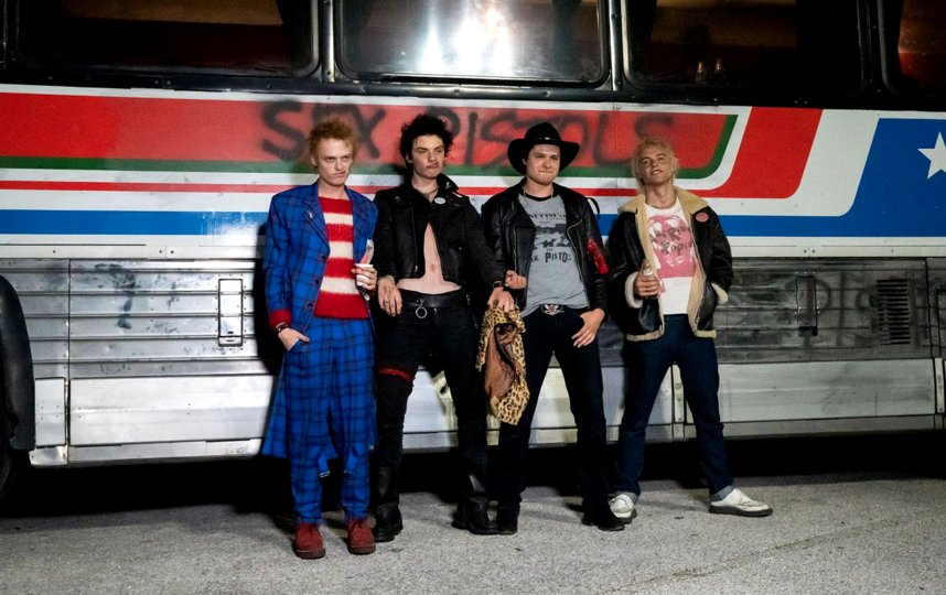 На смену «Ливерпульской четвёрке» пришла безумная четвёрка Sex Pistols | кадр из фильма. 