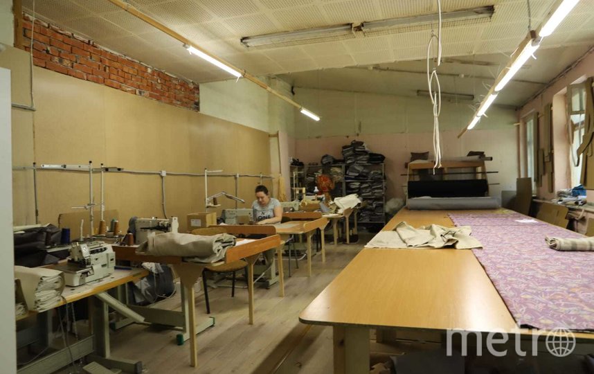 В цехах фабрики трудится 40 человек с ограниченными возможностями здоровья. Фото Алена Дорина, "Metro"