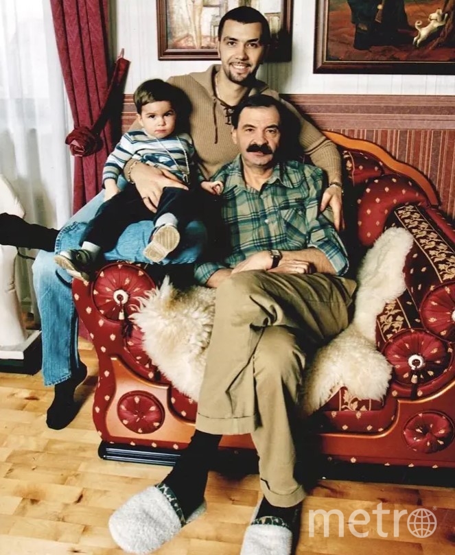 Денис Клявер с сыном и отцом Ильей Олейниковым. Фото Из личного архива артиста, "Metro"
