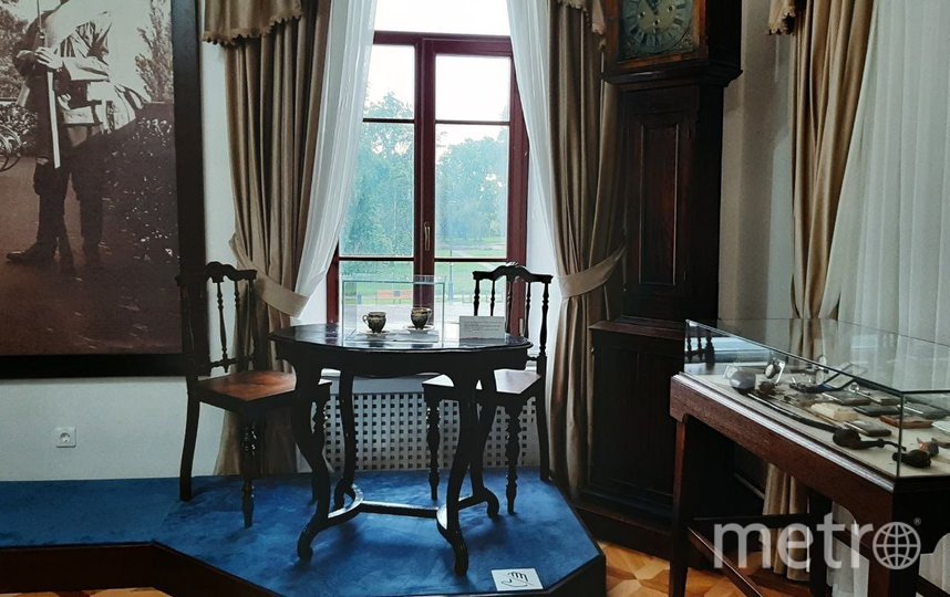 За этим столиком Николай II со старшей дочерью Ольгой принимали утренний чай. Фото Юлия Журавлева, "Metro"