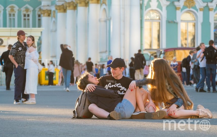 24 июня в Петербурге прошел традиционный праздник выпускников «Алые паруса». Фото Алена Бобрович, "Metro"