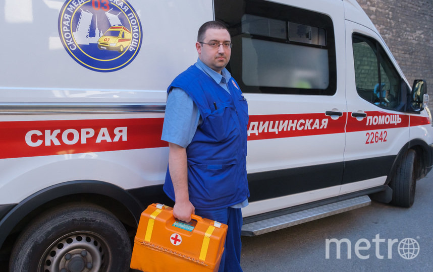 Вадим учился на акушера-гинеколога, в результате переучился на врача скорой. Фото Алена Бобрович, "Metro"