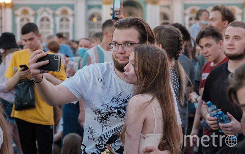 Александр Беглов поздравил петербуржцев с Днем молодежи. Фото "Metro"