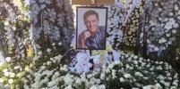 Прах умершего от инфаркта Юрия Шатунова захоронили на Троекуровском кладбище в Москве