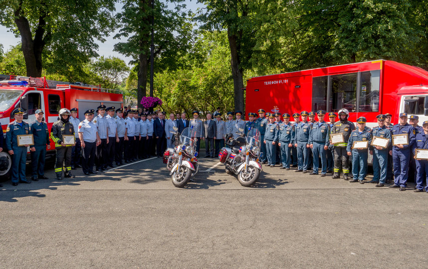 Пожарно-спасательному гарнизону Петербурга переданы 18 единиц техники. Фото gov.spb.ru