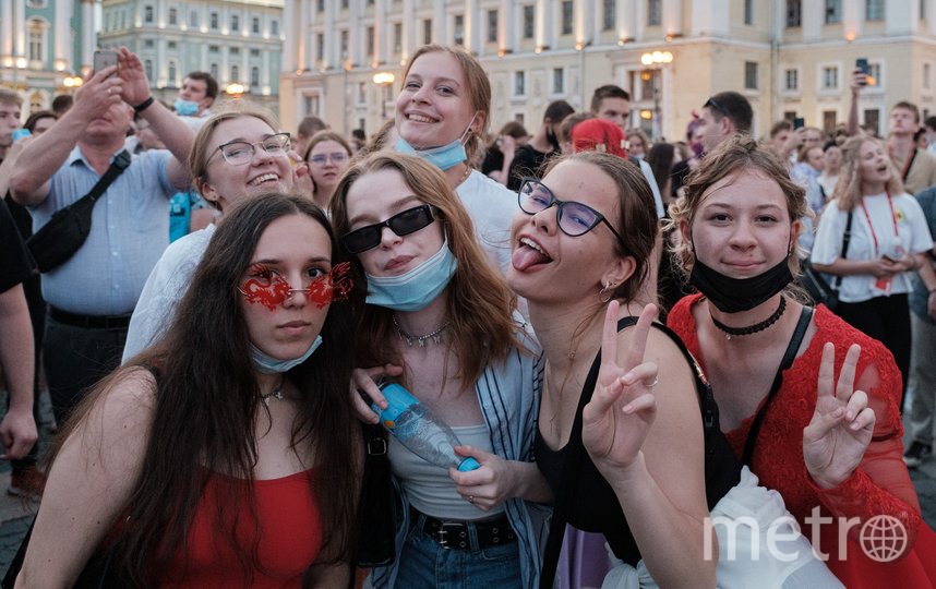 Более 330 подростково-молодежных клубов и центров проводят летом бесплатные занятия для молодых петербуржцев. Фото Алена Бобрович, "Metro"