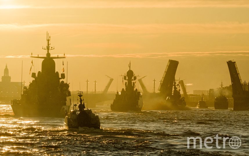 В Петербурге вводят ограничения движения транспорта в связи с подготовкой к Главному Военно-морскому параду. Фото Алена Бобрович, "Metro"