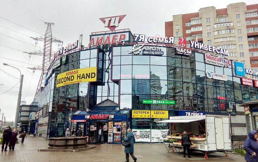 Принято решение снести торговый центр "Лидер", находящийся на Комендантской площади. Фото соцсети