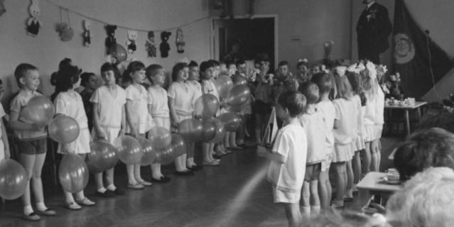 На празднике в детском саду (1974 год).