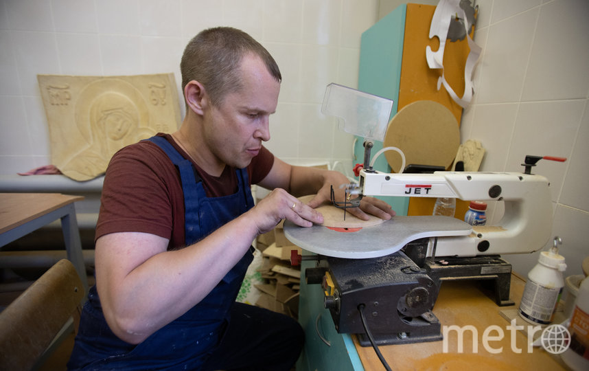 В цехах мастерской трудятся художники с ограниченными возможностями здоровья. Фото Игорь Акимов, "Metro"