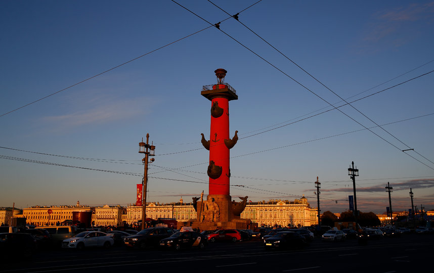 В Петербурге в честь Дня ВМФ будут зажжены факелы Ростральных колонн. Фото Getty