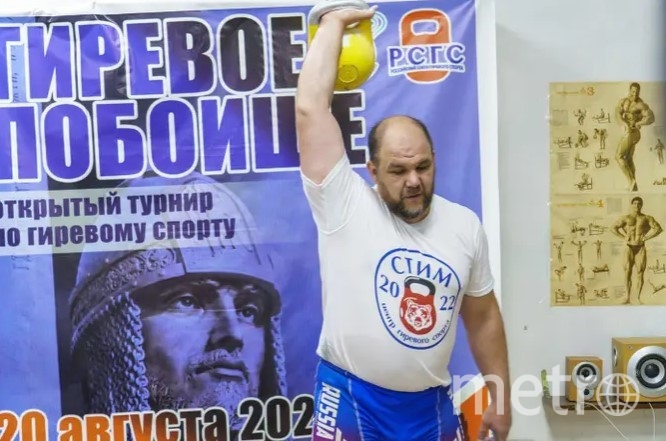Иеромонах Серафим из Свердловской области поднял гирю 5555 раз за пять часов