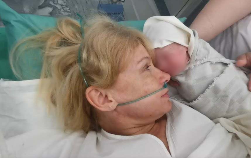 Инна Меркушева с новорожденным сыном. Фото Скриншот видеорепортажа Комитета по здравоохранению