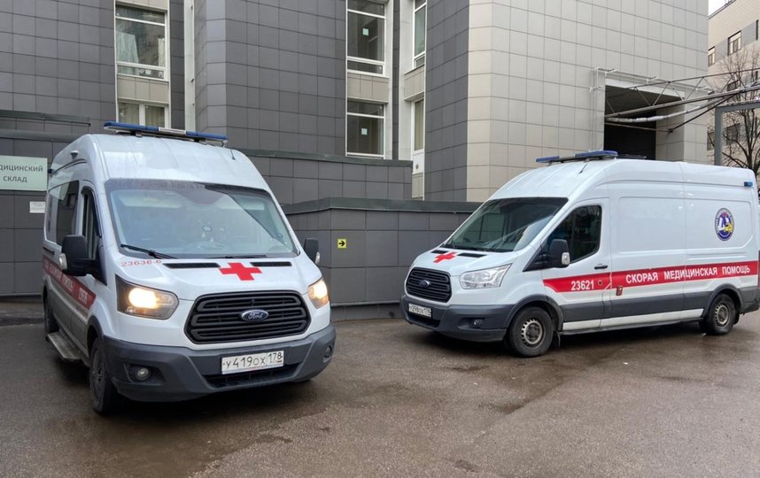 В Петербурге 14-летний хоккеист скончался во время тренировки