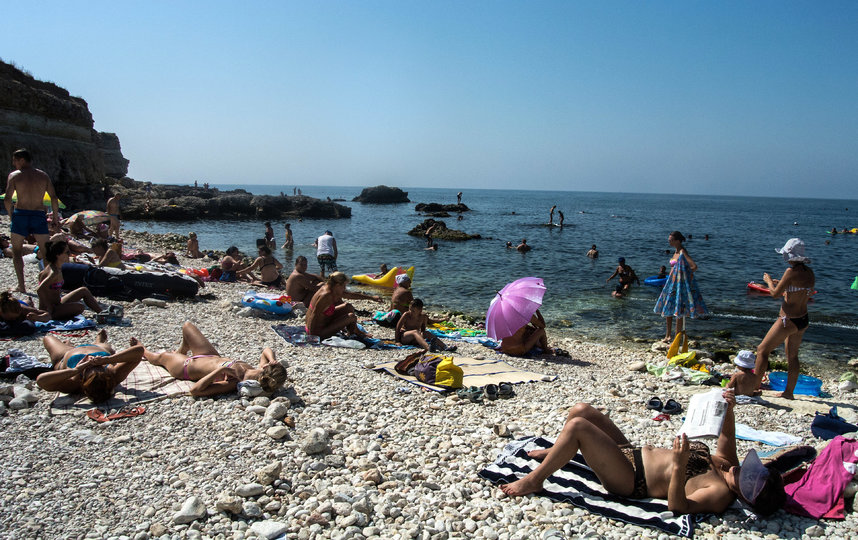 Информация об уезжающих из Крыма в панике россиянах оказалась фейком. Фото Getty