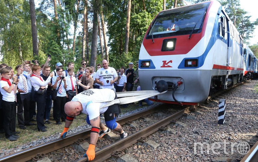 Российский врач установил мировой рекорд по буксировке многотонного поезда