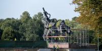 В Риге начался демонтаж памятника советским воинам