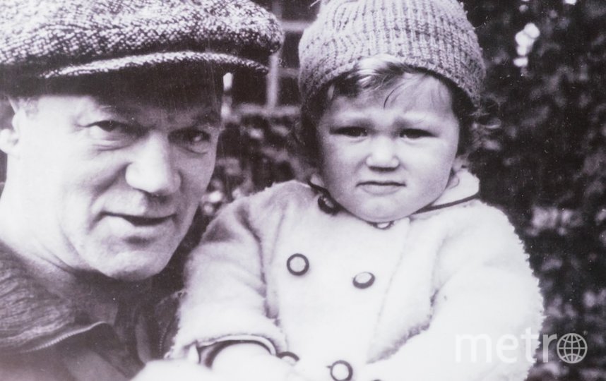 1960-е годы. Всеволод Бобров с сыном Мишей. Фото предоставлено выставочным залом "Арт-Курорт", "Metro"