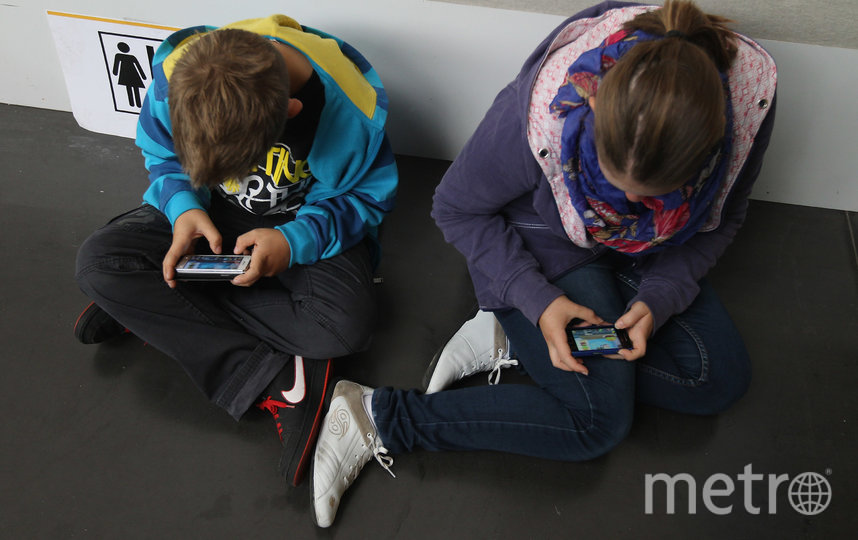 В российских школах запретили использование мобильных телефонов на уроках