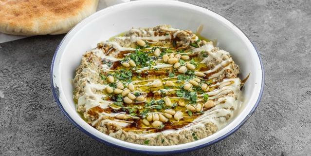   Easy Hummus.