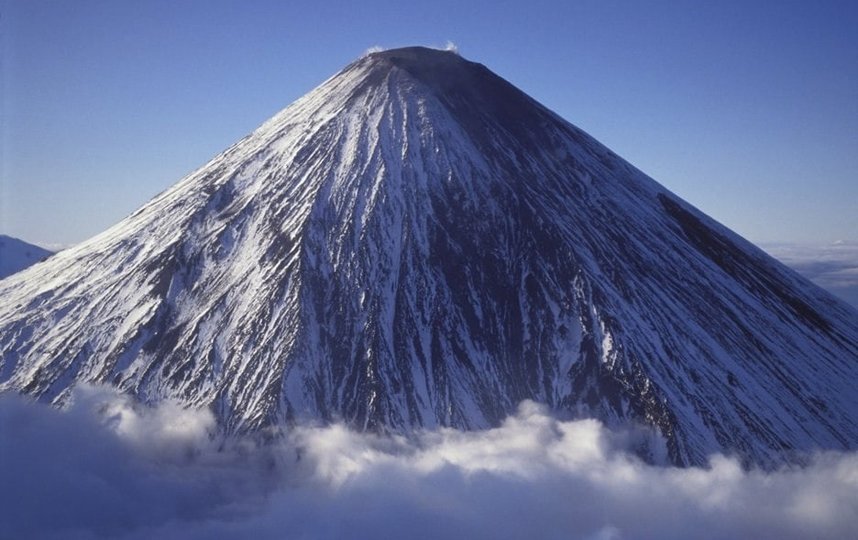 Альпинист Владимир Марков раскритиковал гидов, которые были с группой туристов, совершавших восхождение на вулкан Ключевской на Камчатке. Фото соцсети
