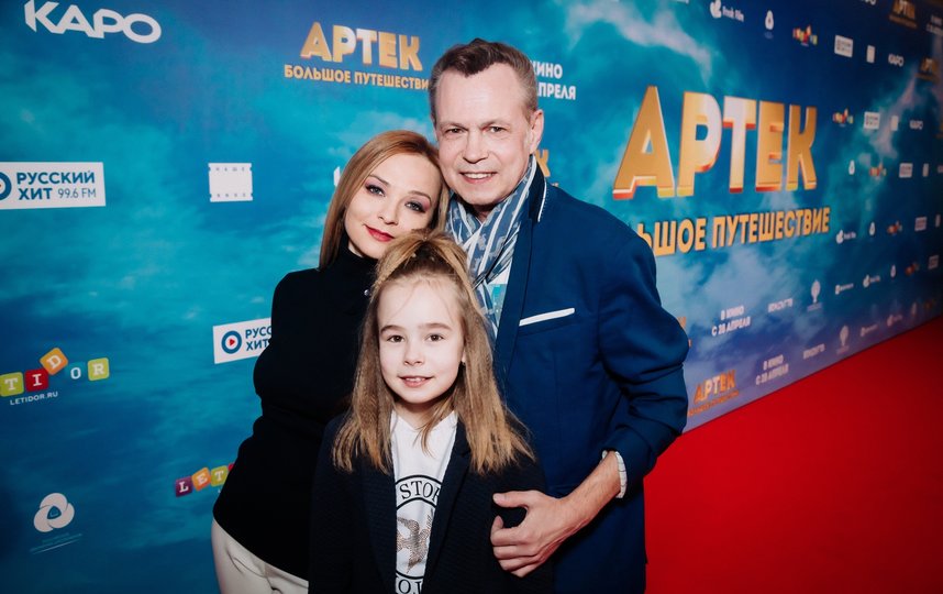 В последнее время вместе с Левкиным на сцене выступает его девятилетняя дочь – Ника, которую Алибасов ранее, пока отношения между продюсером и музыкантом были хорошие, называл внучкой. Фото vk.com/vladimir_levkin