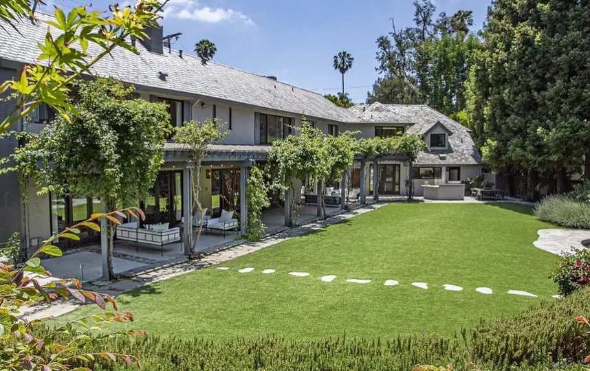 Британская певица Адель решила продать дом, купленный ею у известной американской актрисы Николь Ричи. Фото соцсети