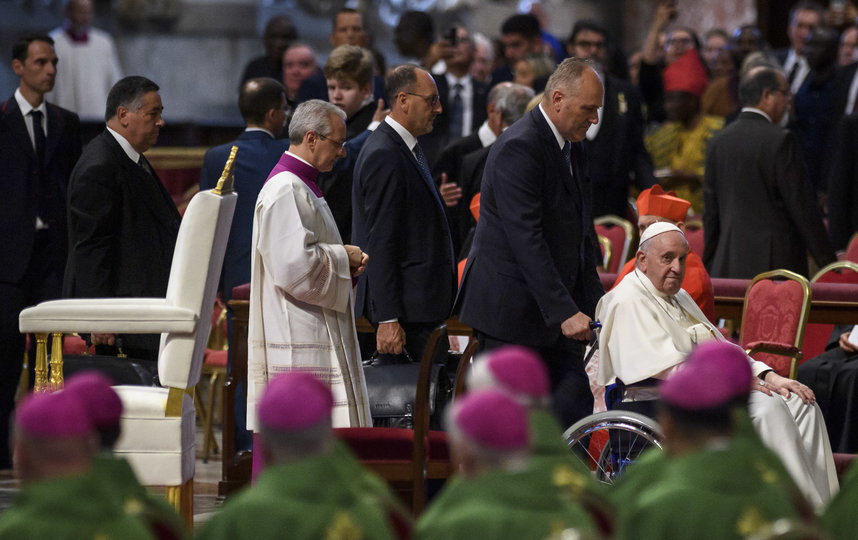 85-летний понтифик чувствует себя слабым и больным. Фото Getty