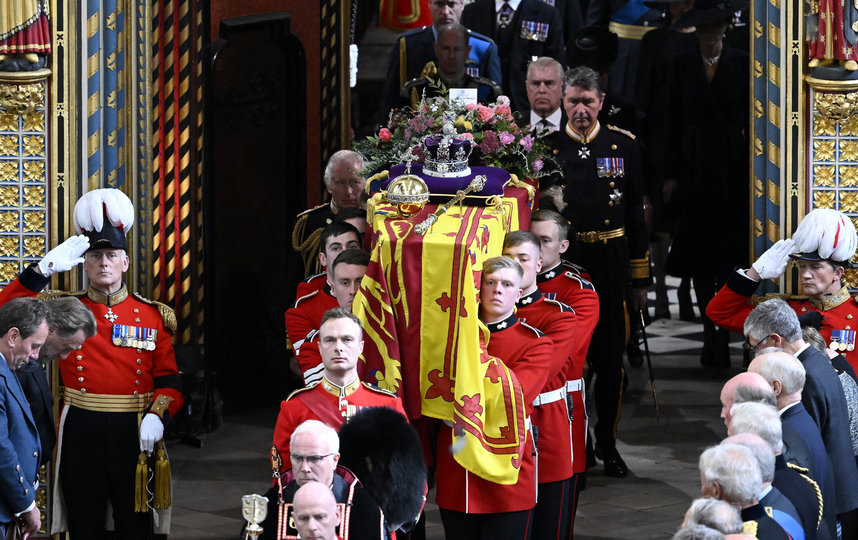 Королеву Великобритании Елизавету II похоронили с государственными почестями в Виндзоре. Фото Getty